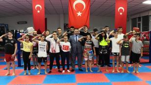 Sporcular Harçlıklarını Mehmetçiklere Bağışladı