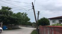 Telefon Direği Yıkılmak Üzere