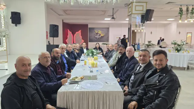 Hendek Karadenizliler Derneği Başkanı, Yönetimi ve Üyeleri Buluştu